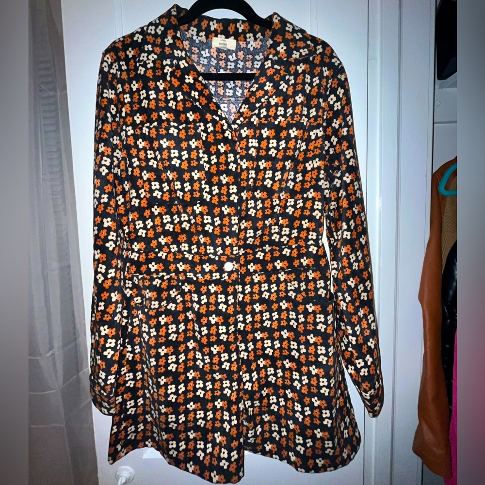 Entro 70s inspired long sleeved jumpsuit/romper with cream and rust daisy print